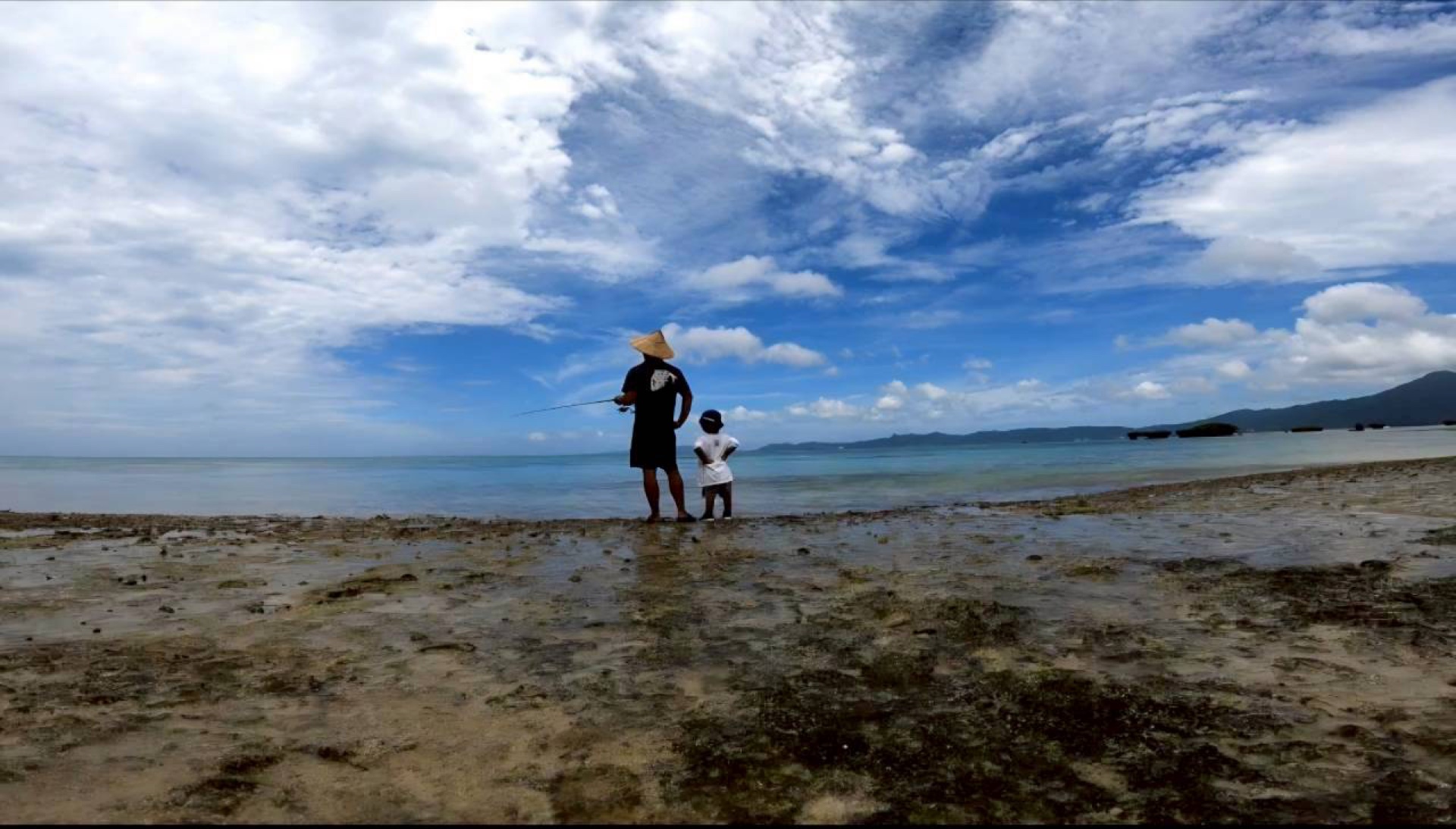 在石垣島的大海中與孩子一起釣魚的浜ちゃん｜浜ちゃん觀光私人行程