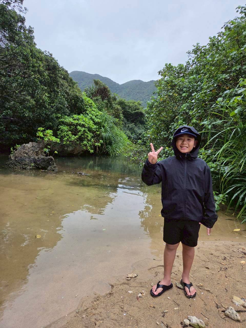 石垣島 在叢林河川中探險的少年｜浜ちゃん觀光