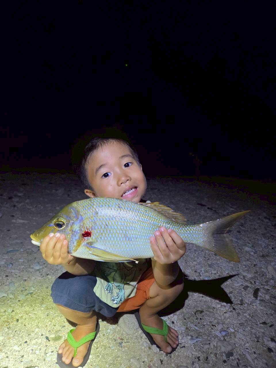 石垣島 夜釣釣到大魚的少年｜浜ちゃん觀光